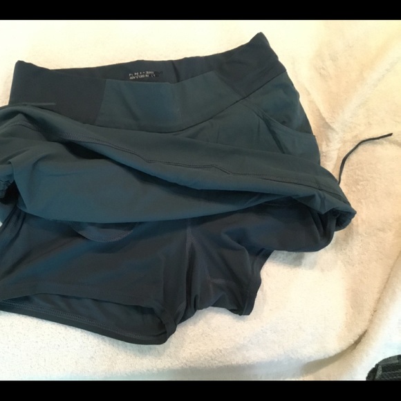 Set of 2 COLUMBIA Omni shield skort Black tan blue - Picture 4 of 4